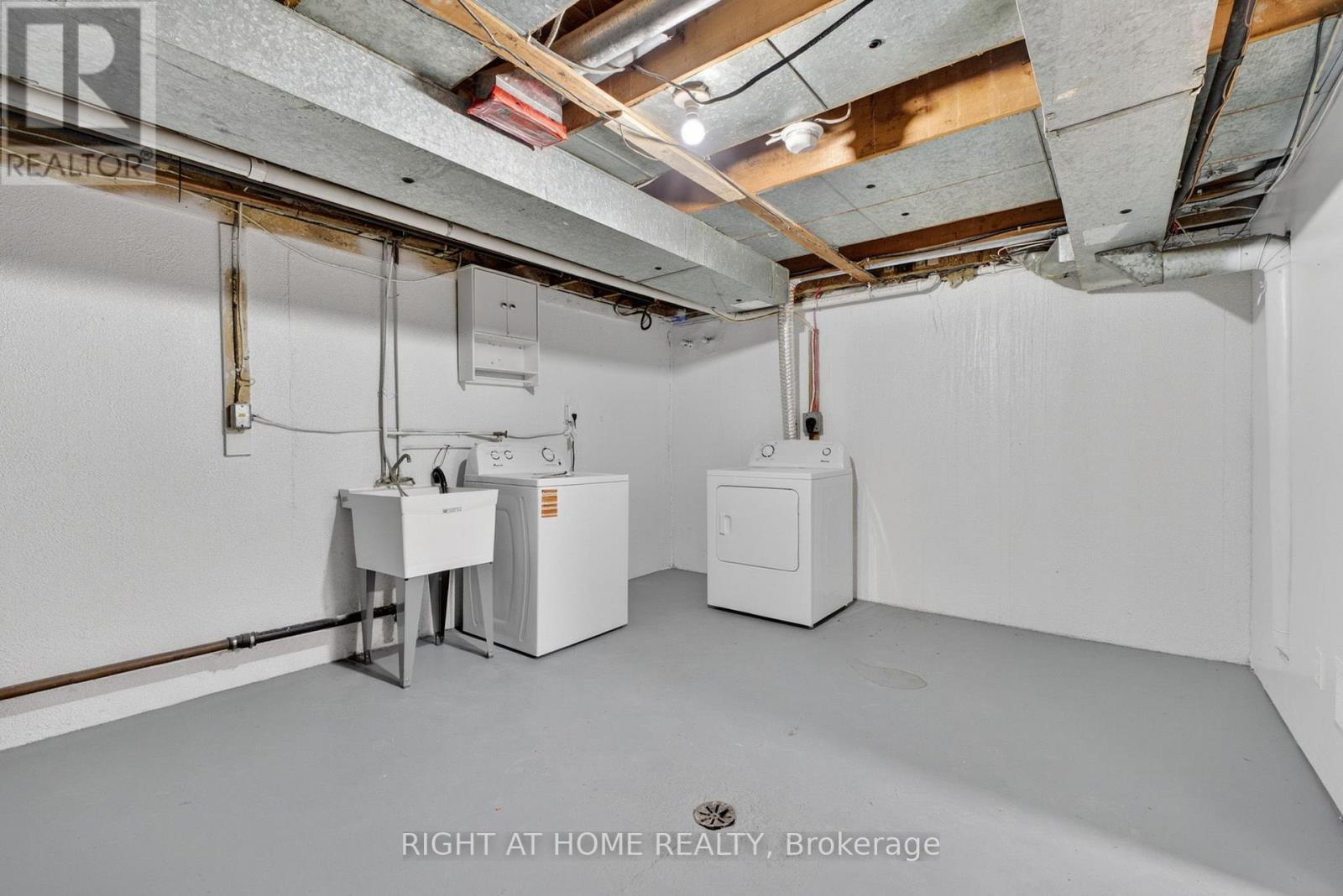 65 Woodman Drive S, Hamilton, ON - Indoor Photo Showing Laundry Room
