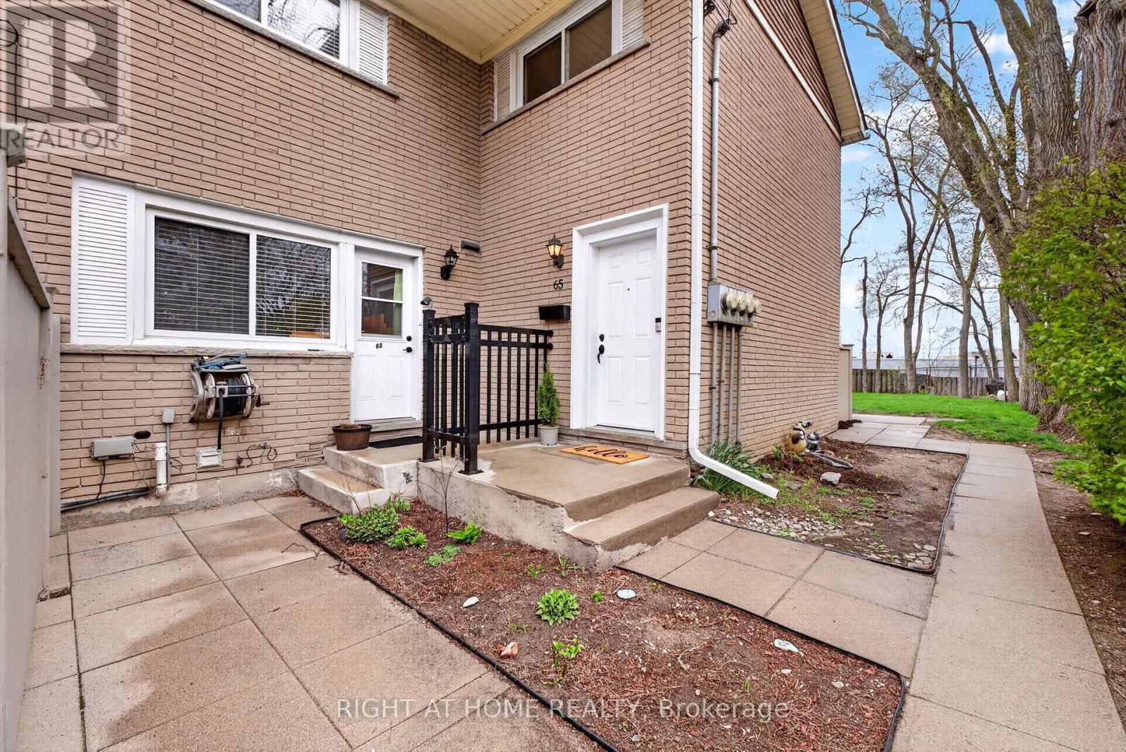 65 Woodman Drive S, Hamilton, ON - Outdoor