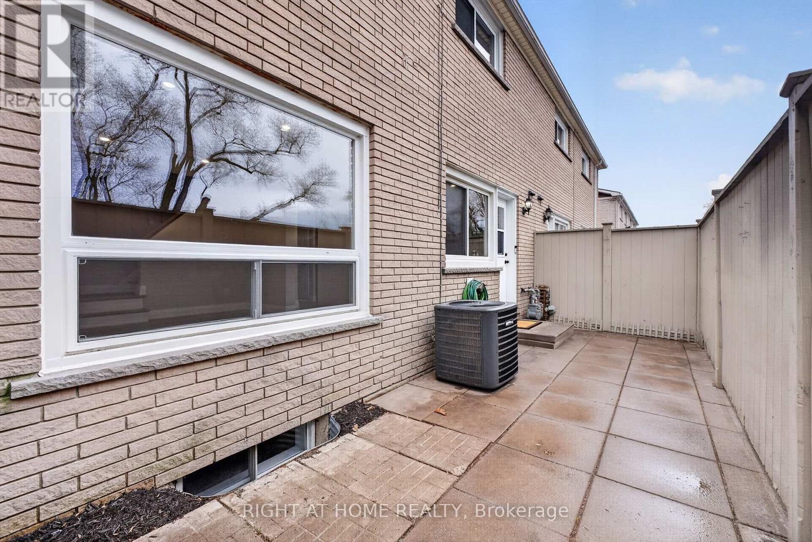 65 Woodman Drive S, Hamilton, ON - Outdoor