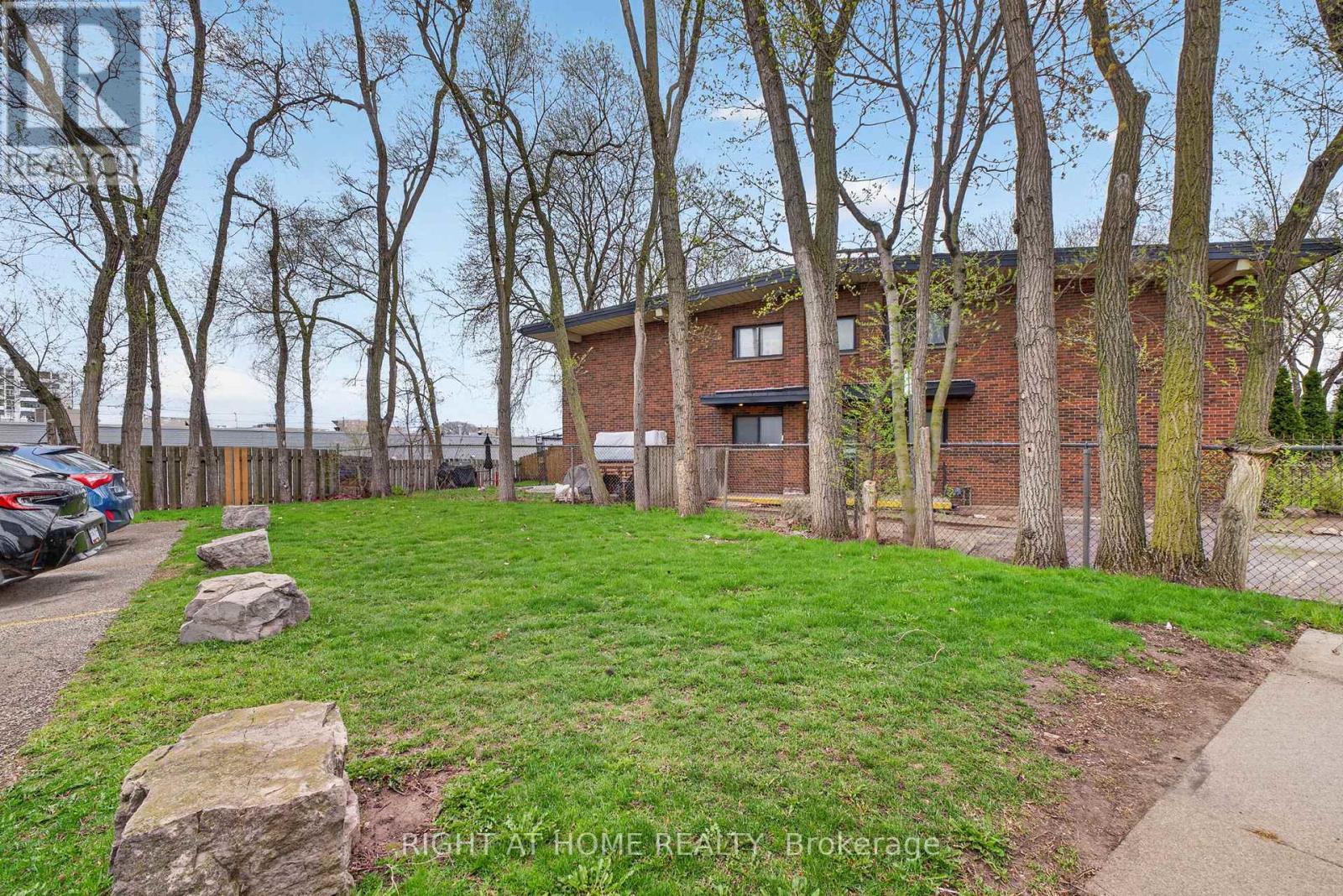 65 Woodman Drive S, Hamilton, ON - Outdoor