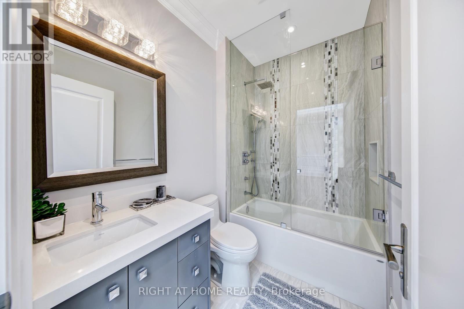 484 Avonwood Drive, Mississauga, ON - Indoor Photo Showing Bathroom
