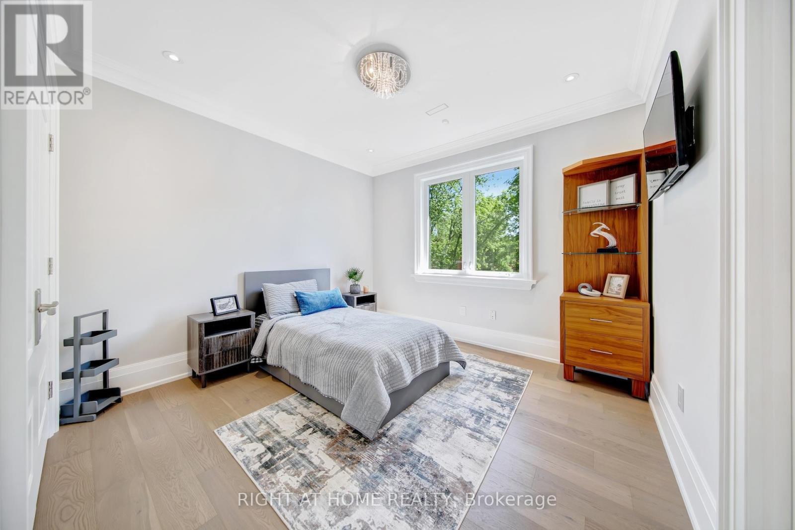 484 Avonwood Drive, Mississauga, ON - Indoor Photo Showing Bedroom