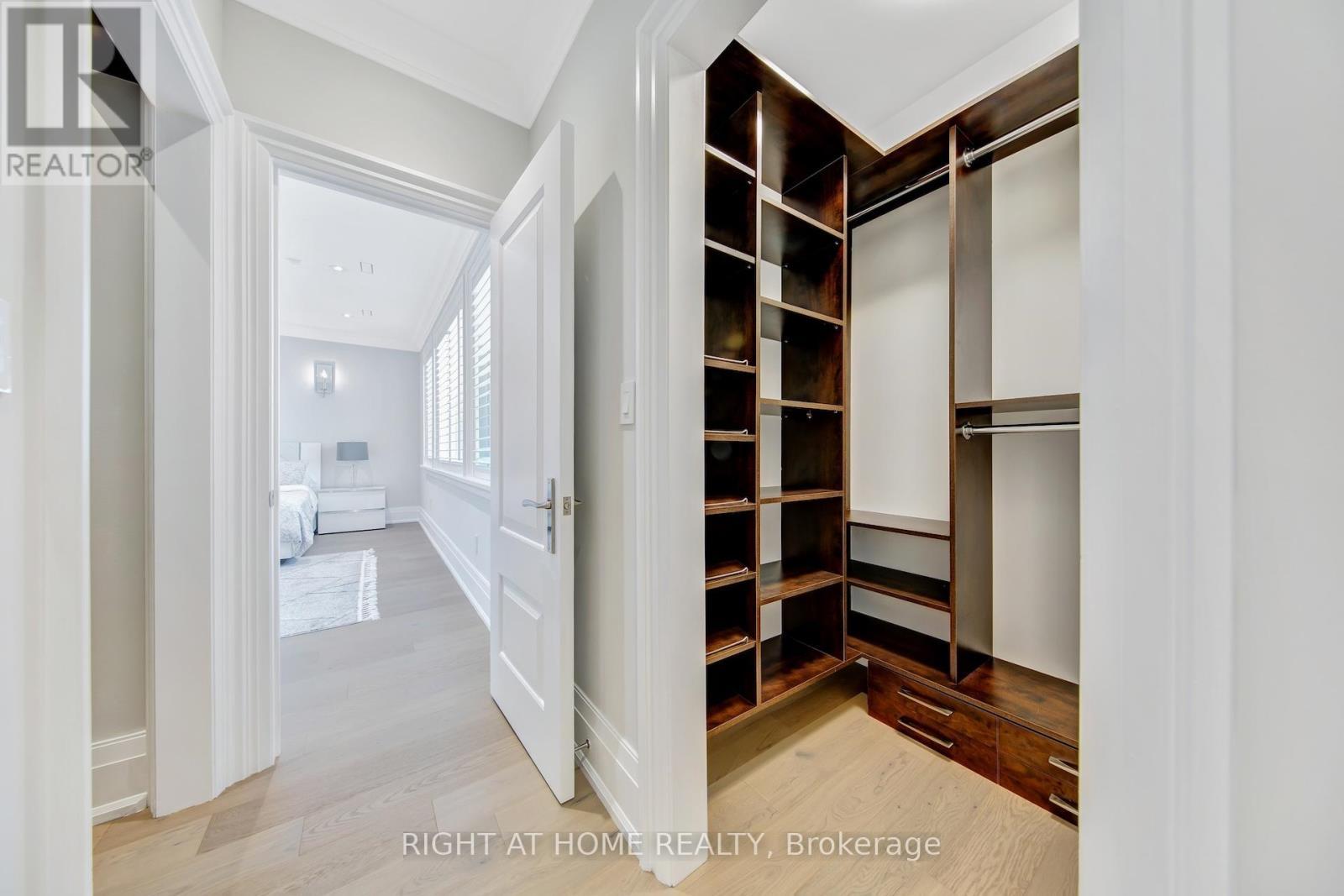 484 Avonwood Drive, Mississauga, ON - Indoor