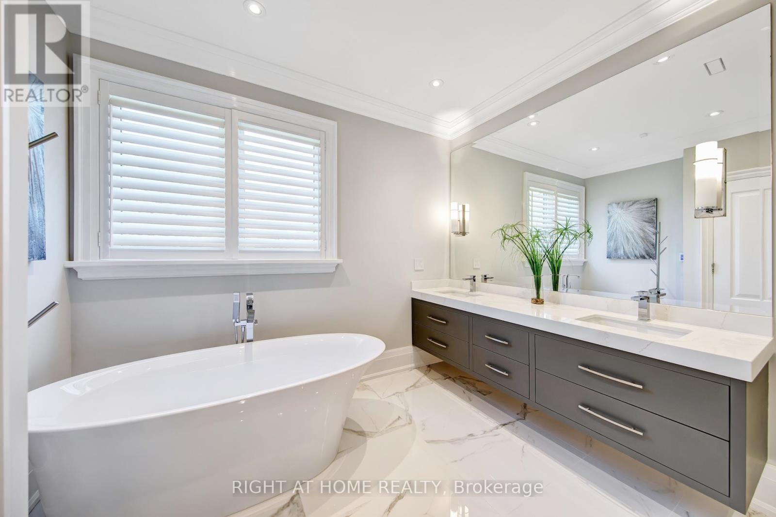 484 Avonwood Drive, Mississauga, ON - Indoor Photo Showing Bathroom