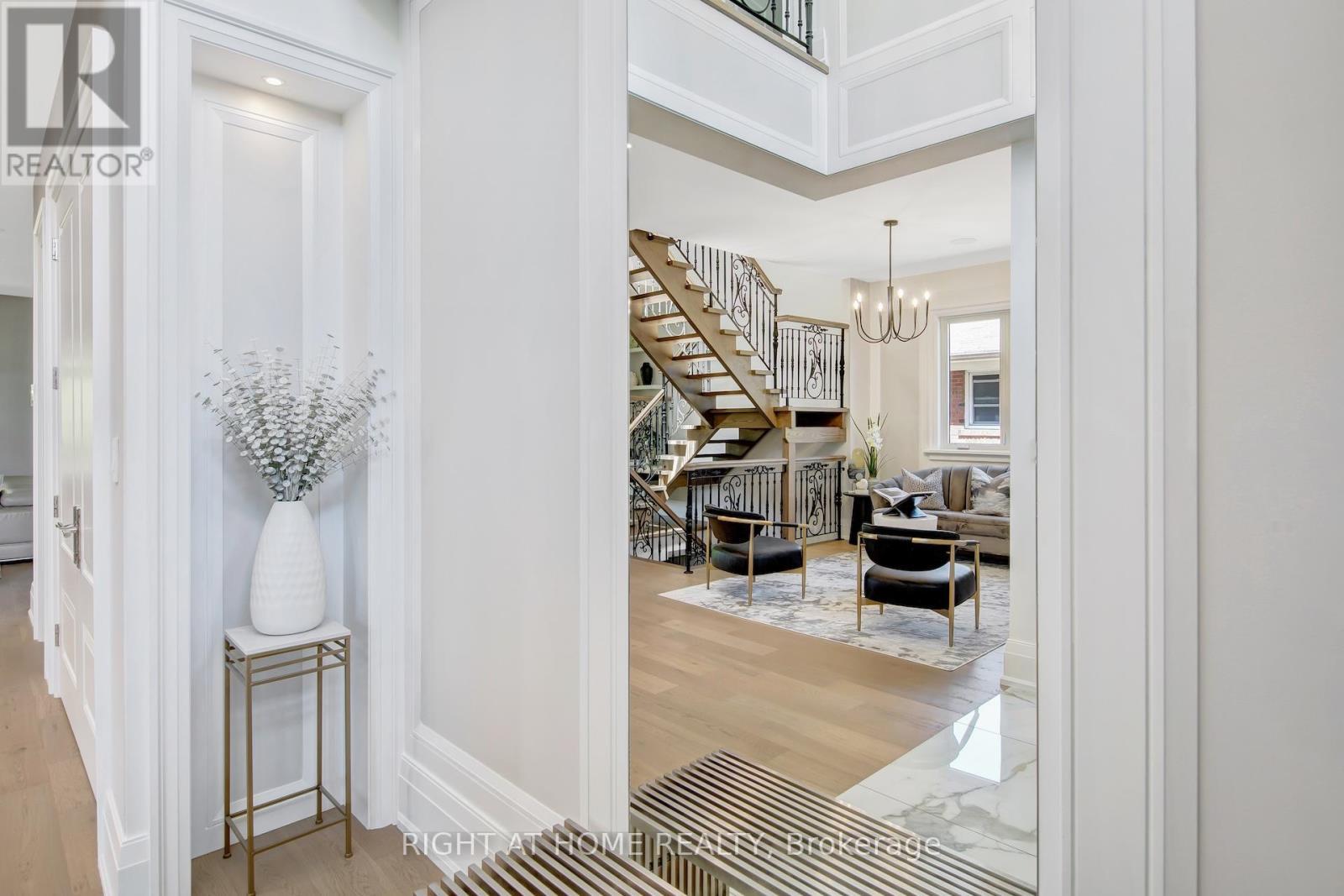 484 Avonwood Drive, Mississauga, ON - Indoor Photo Showing Other Room