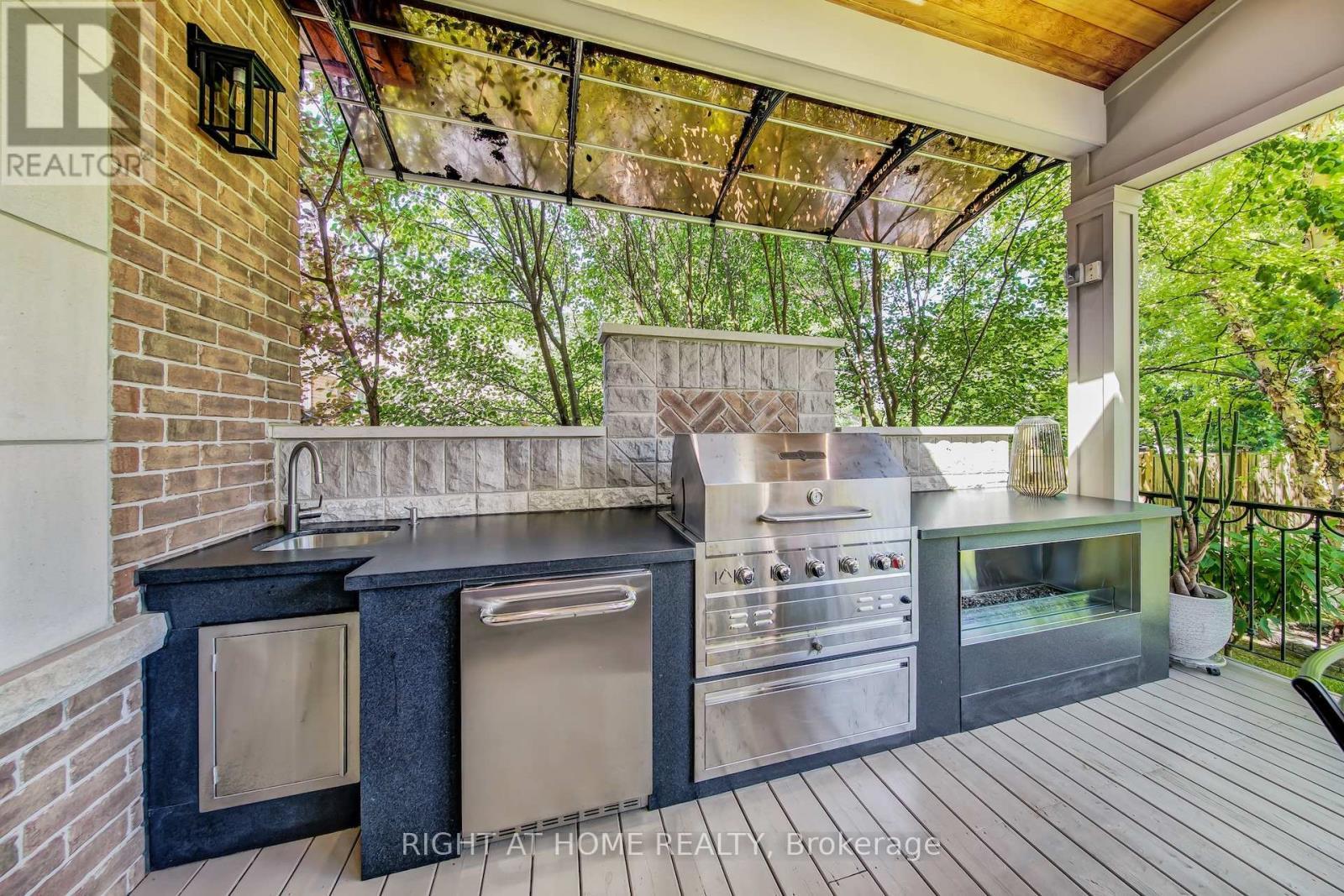 484 Avonwood Drive, Mississauga, ON - Outdoor With Deck Patio Veranda With Exterior