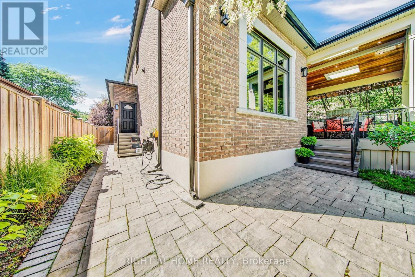 484 Avonwood Drive, Mississauga, ON - Outdoor