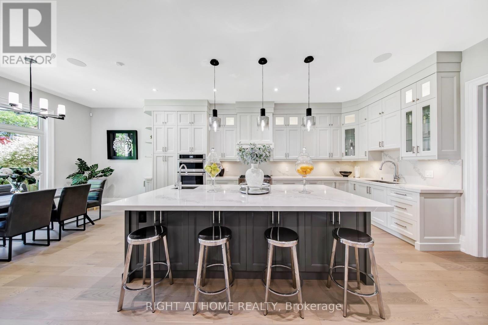 484 Avonwood Drive, Mississauga, ON - Indoor Photo Showing Kitchen With Upgraded Kitchen