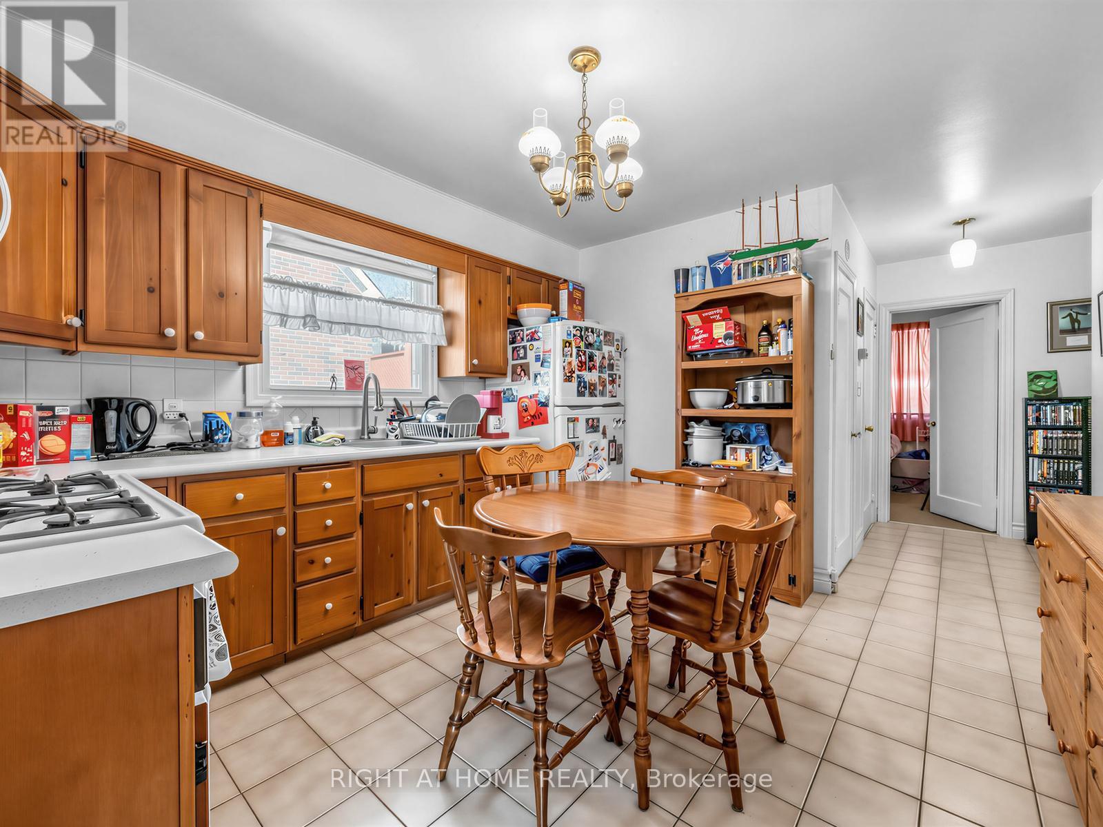 524 Colborne Street E, Oshawa, ON - Indoor
