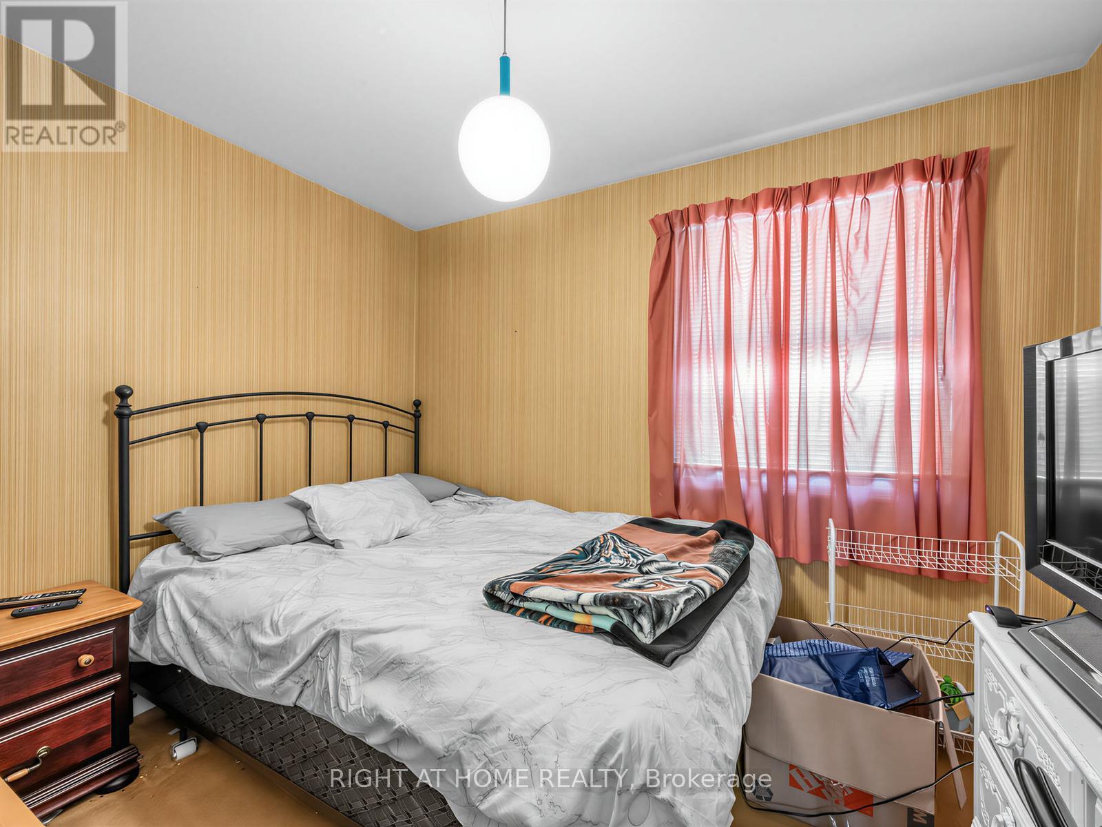 524 Colborne Street E, Oshawa, ON - Indoor Photo Showing Bedroom