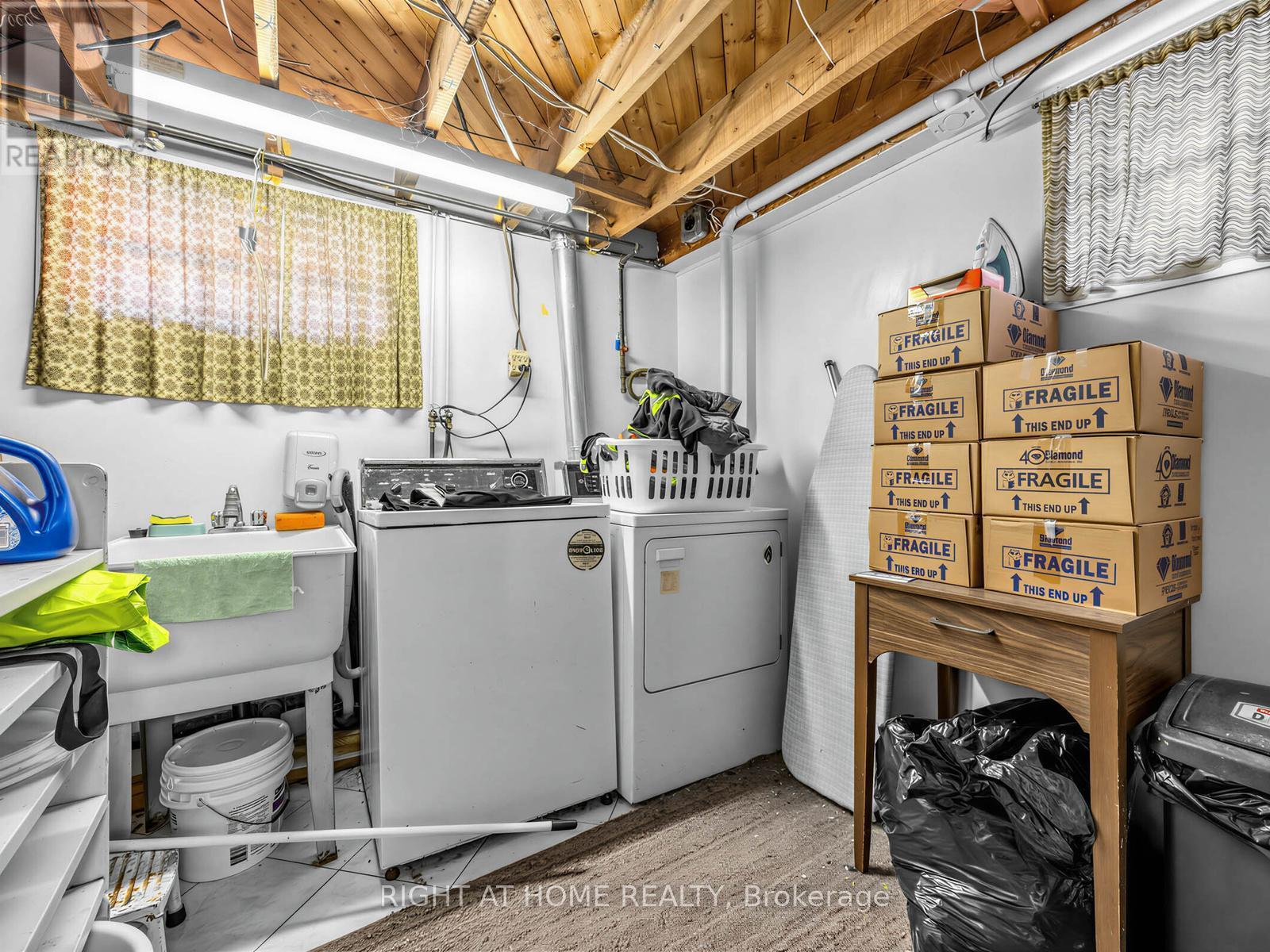 524 Colborne Street E, Oshawa, ON - Indoor Photo Showing Laundry Room
