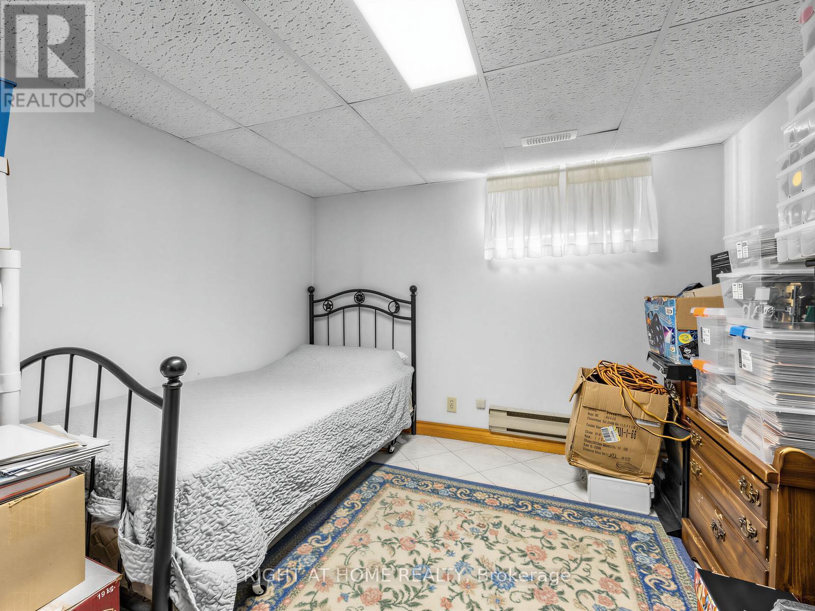 524 Colborne Street E, Oshawa, ON - Indoor Photo Showing Bedroom