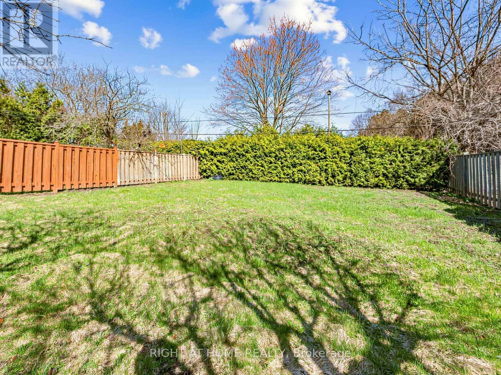 524 Colborne Street E, Oshawa, ON - Outdoor
