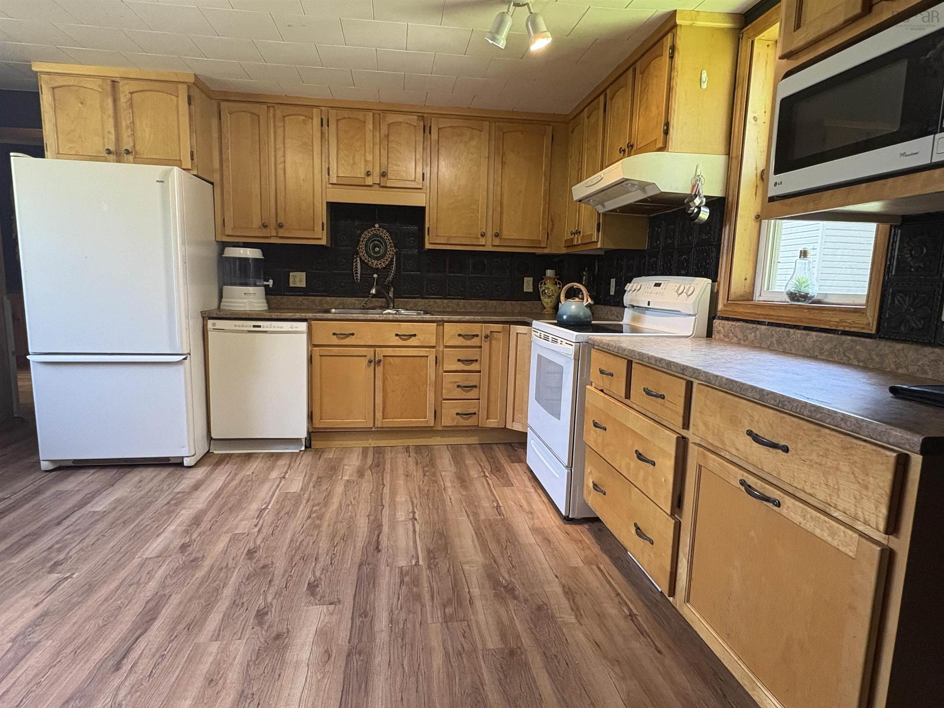 130 Mackay Street, Stellarton, NS - Indoor Photo Showing Kitchen