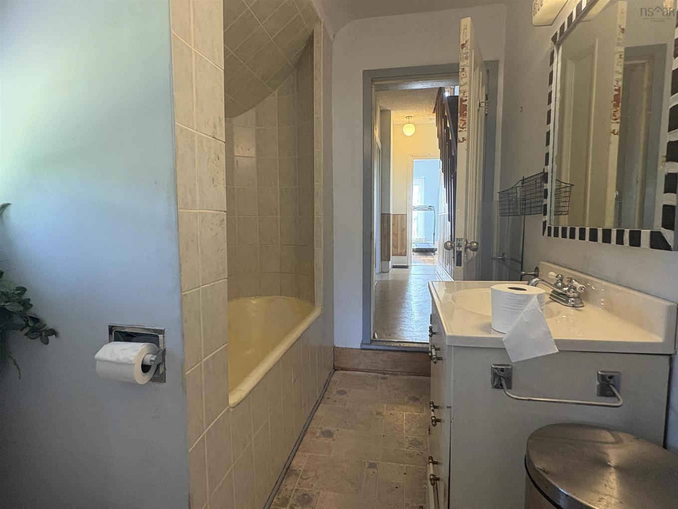 130 Mackay Street, Stellarton, NS - Indoor Photo Showing Bathroom