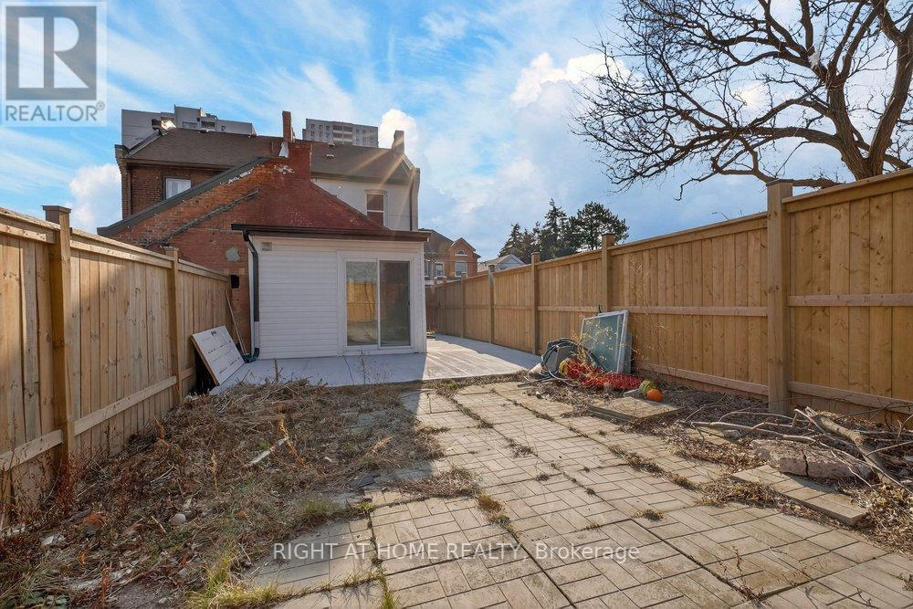 141 Ray Street N, Hamilton, ON - Outdoor