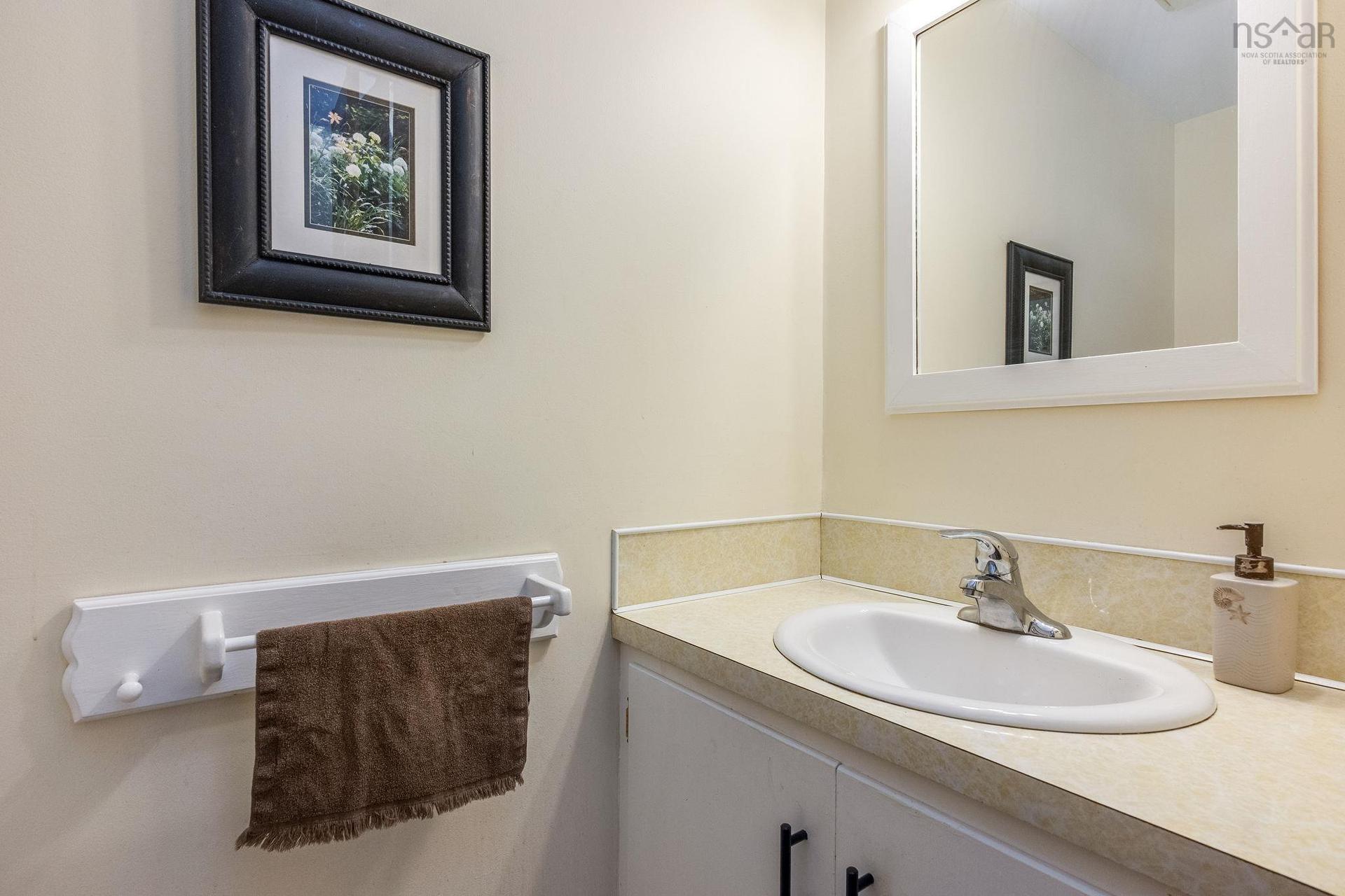 603 Sutherland Terrace, Kentville, NS - Indoor Photo Showing Bathroom