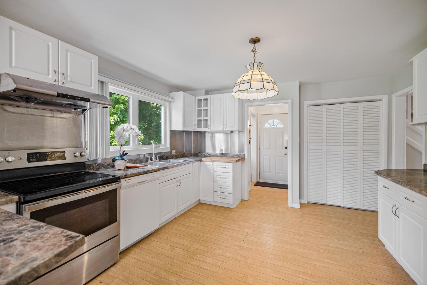 131 Nassau Street, Charlottetown, PE - Indoor Photo Showing Kitchen
