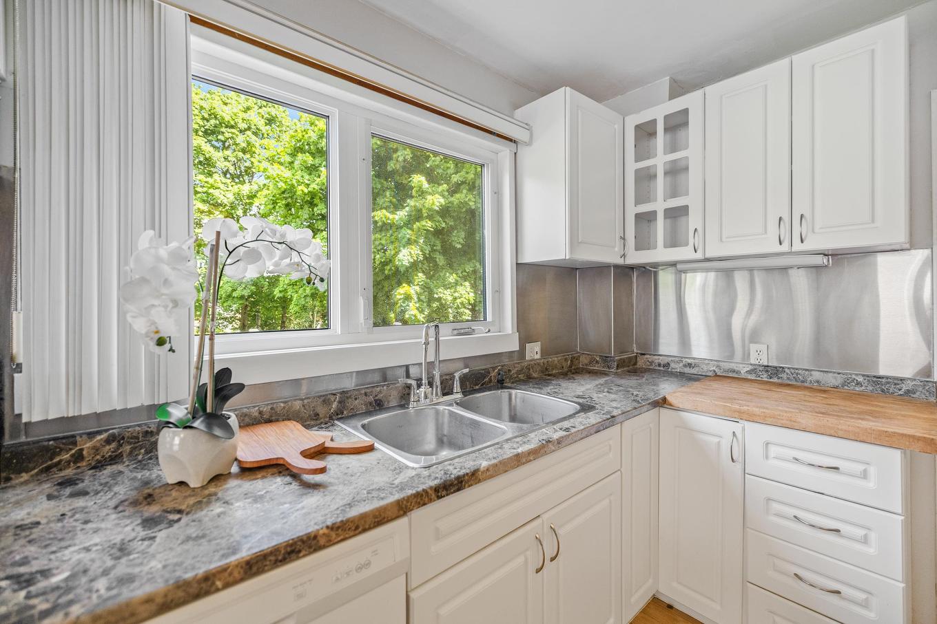 131 Nassau Street, Charlottetown, PE - Indoor Photo Showing Kitchen With Double Sink