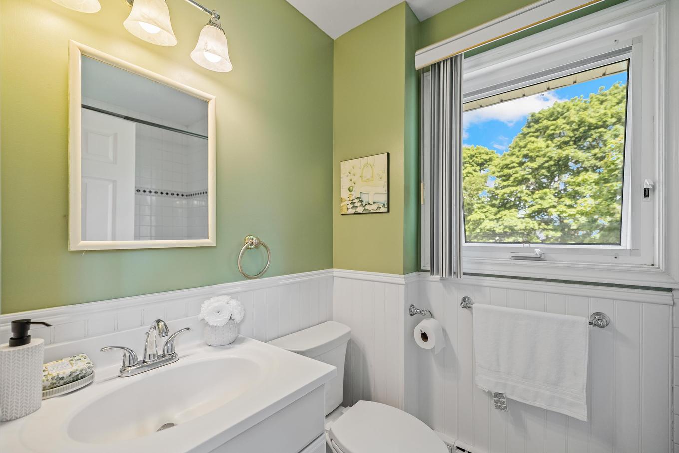 131 Nassau Street, Charlottetown, PE - Indoor Photo Showing Bathroom