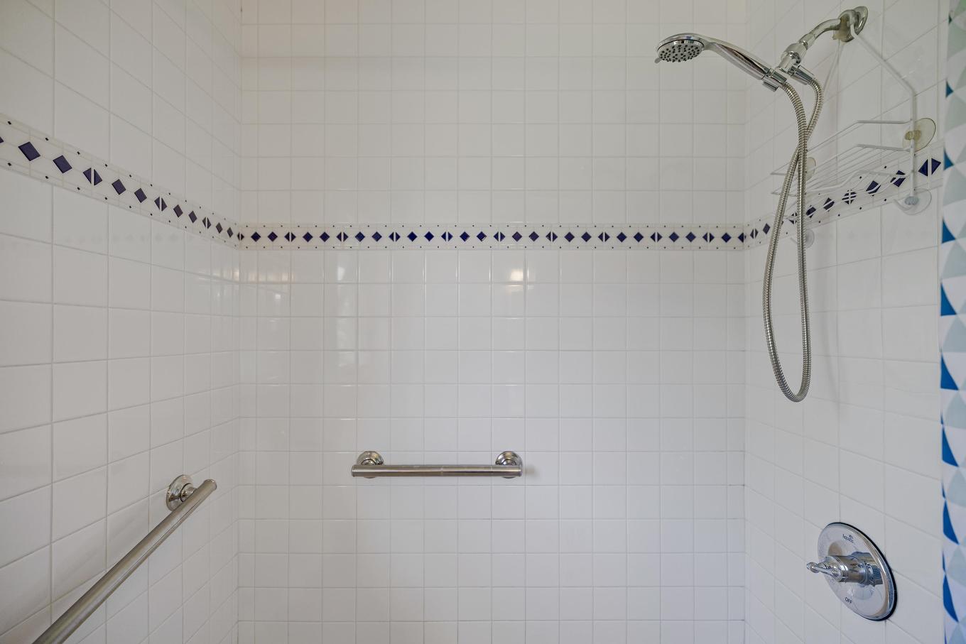 131 Nassau Street, Charlottetown, PE - Indoor Photo Showing Bathroom