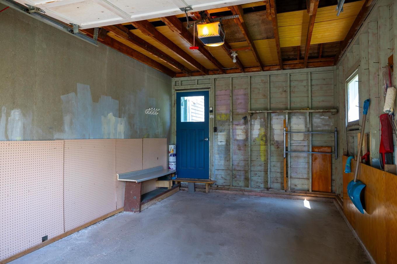 131 Nassau Street, Charlottetown, PE - Indoor Photo Showing Garage