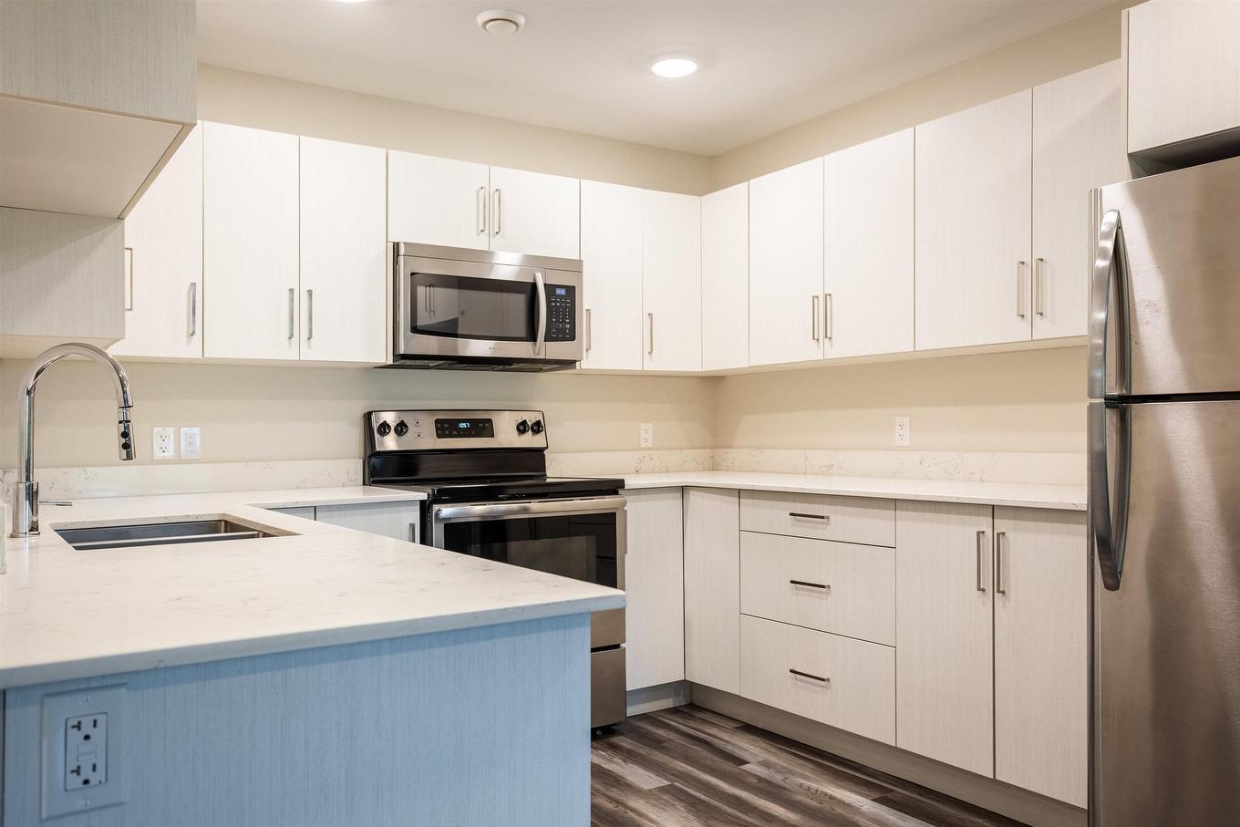 105 29 Stratford Road, Stratford, PE - Indoor Photo Showing Kitchen