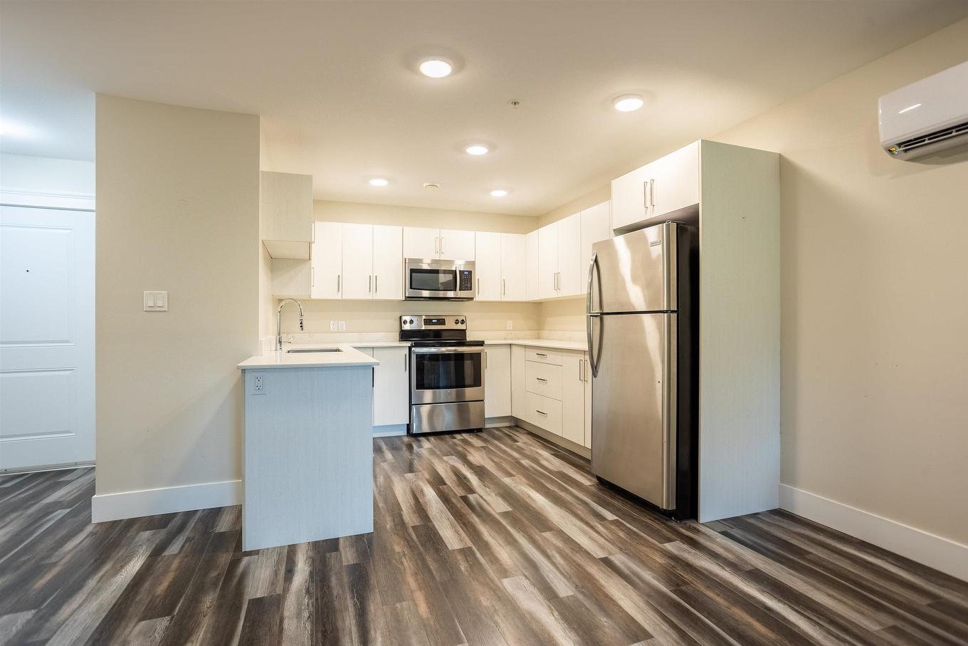 105 29 Stratford Road, Stratford, PE - Indoor Photo Showing Kitchen