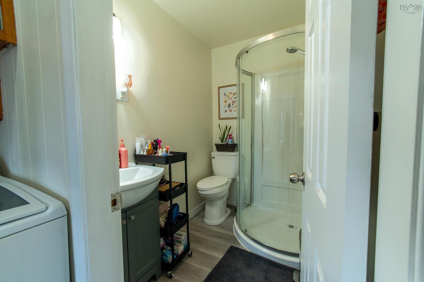 5 Edgewood Avenue, Amherst, NS - Indoor Photo Showing Bathroom
