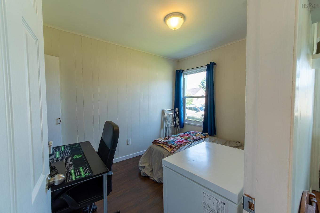 5 Edgewood Avenue, Amherst, NS - Indoor
