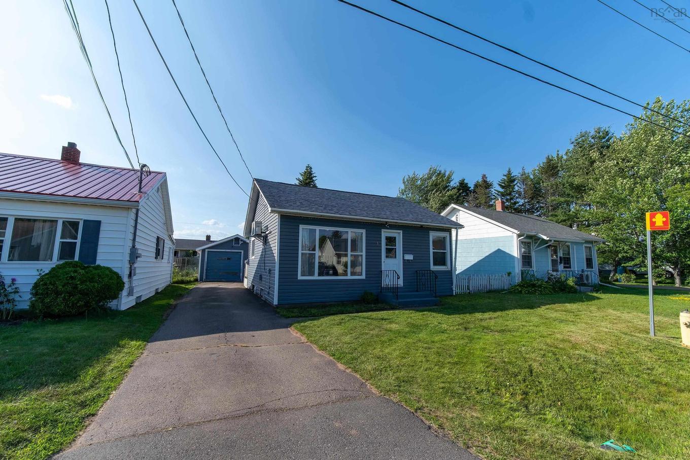 5 Edgewood Avenue, Amherst, NS - Outdoor With Facade