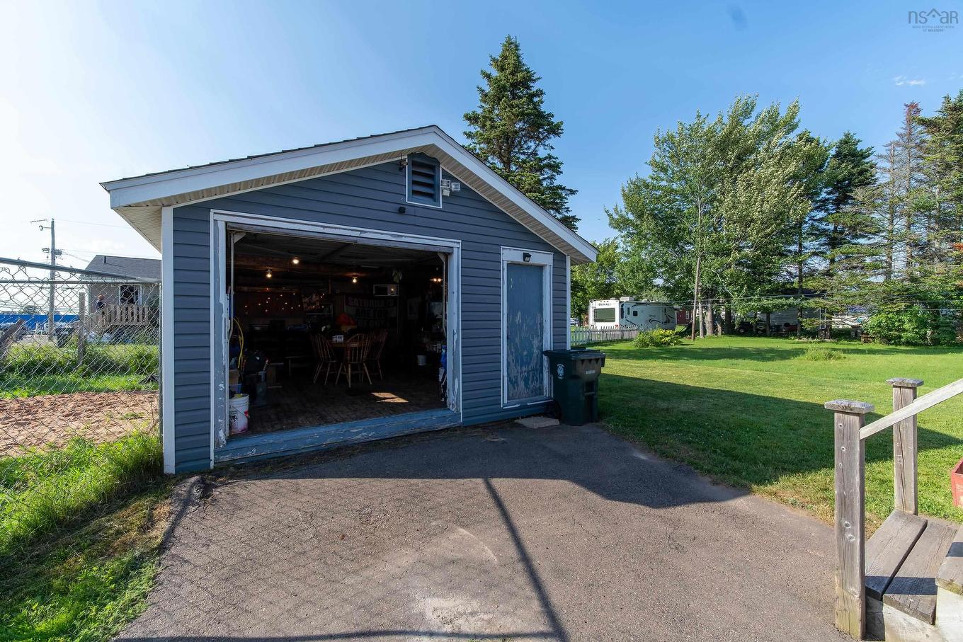 5 Edgewood Avenue, Amherst, NS - Outdoor