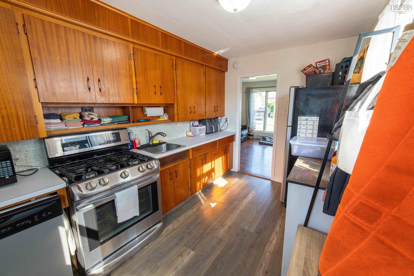 5 Edgewood Avenue, Amherst, NS - Indoor Photo Showing Kitchen