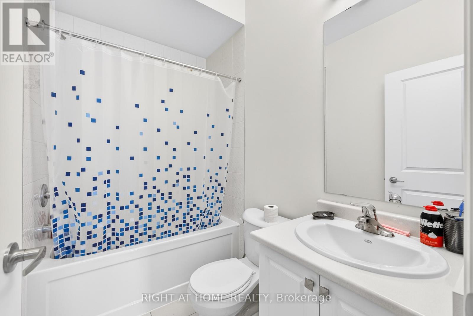 24 Monreau Drive, Brampton, ON - Indoor Photo Showing Bathroom