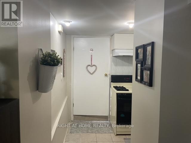 52 Emerson Street, Hamilton, ON - Indoor