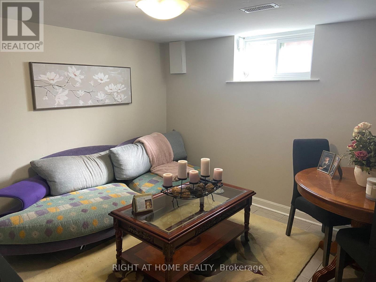 52 Emerson Street, Hamilton, ON - Indoor