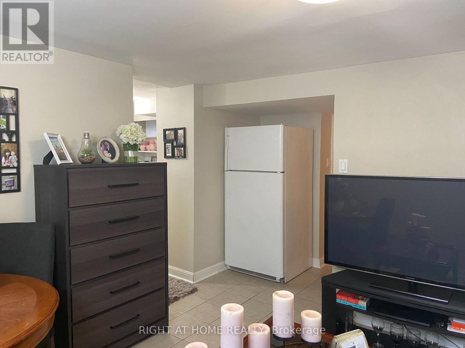 52 Emerson Street, Hamilton, ON - Indoor Photo Showing Other Room