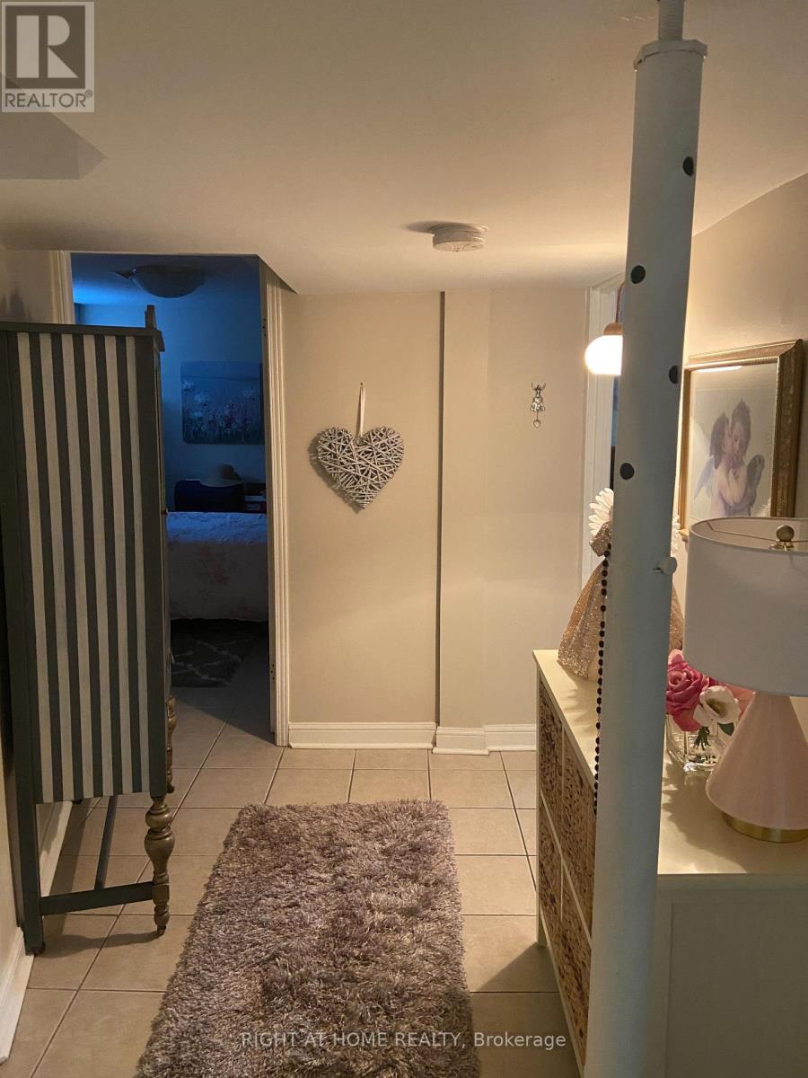 52 Emerson Street, Hamilton, ON - Indoor Photo Showing Other Room