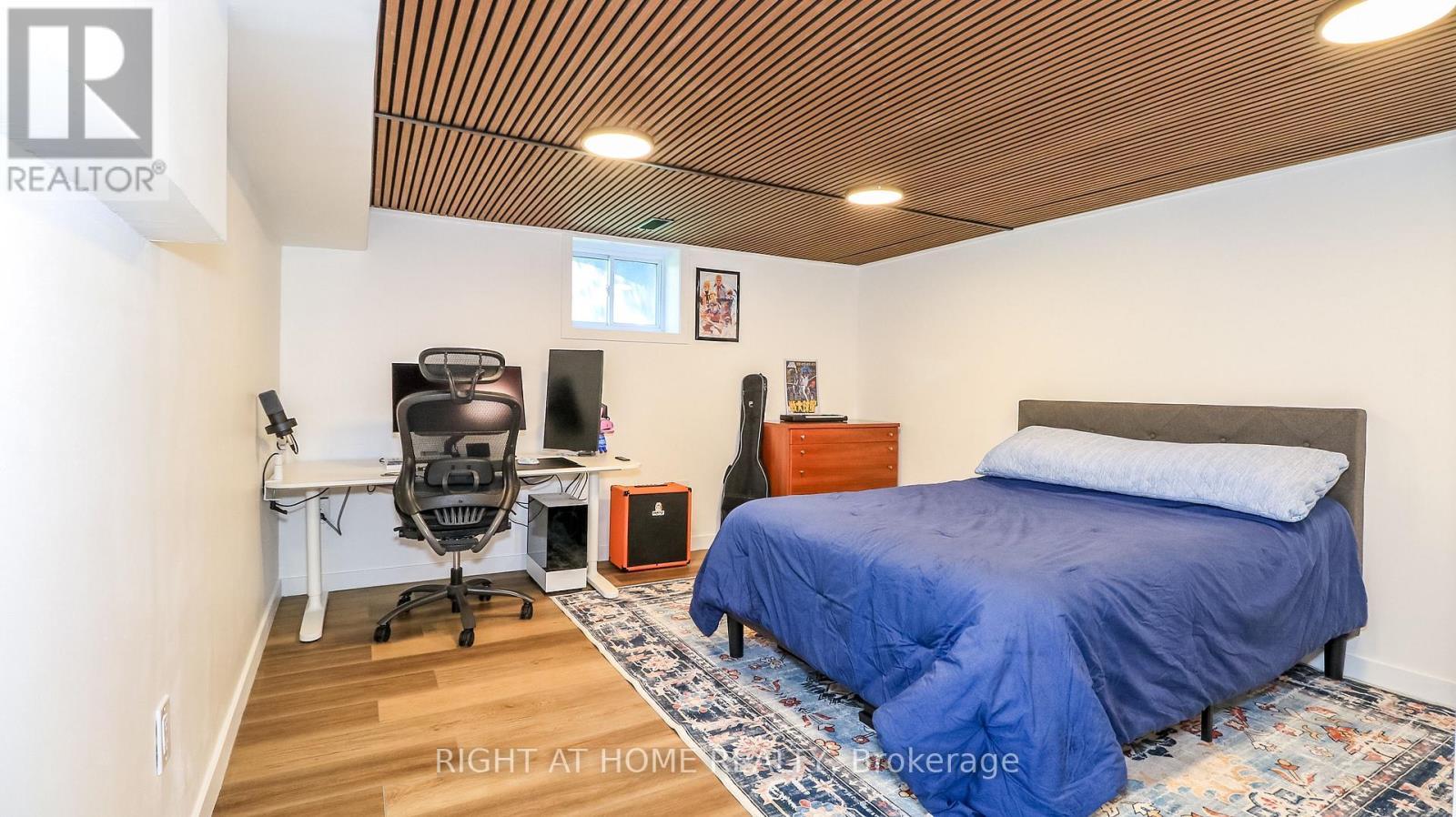 2988 25Th Sideroad, Innisfil, ON - Indoor Photo Showing Bedroom