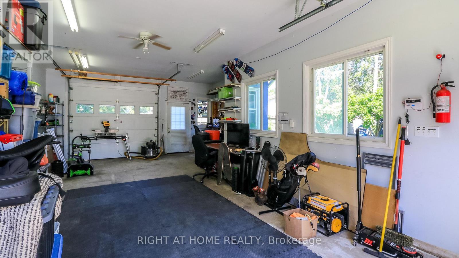 2988 25Th Sideroad, Innisfil, ON - Indoor Photo Showing Garage