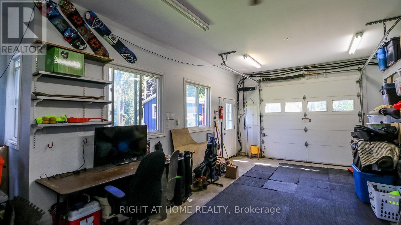 2988 25Th Sideroad, Innisfil, ON - Indoor Photo Showing Garage