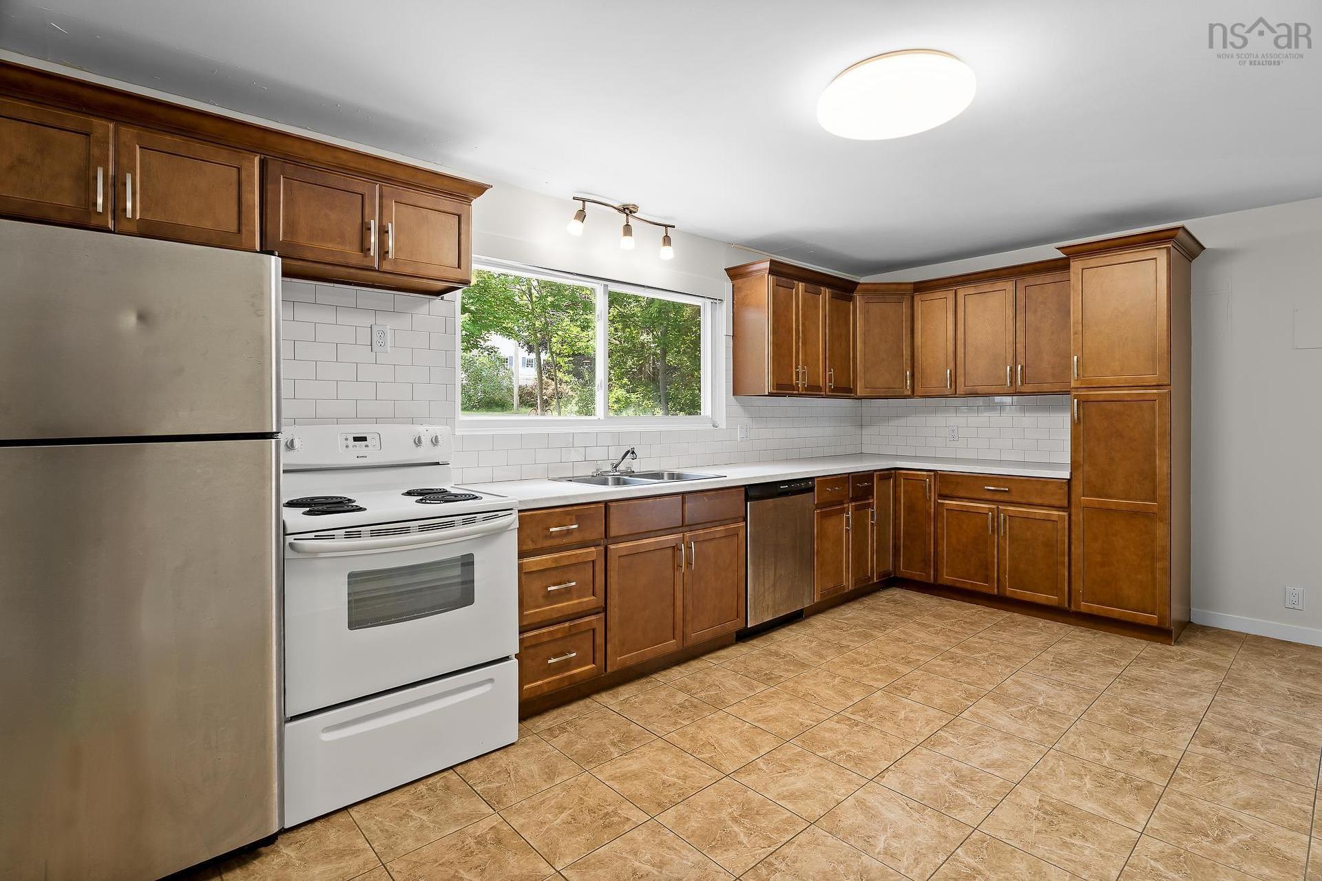 241 & 239 Lockview Road, Fall River, NS - Indoor Photo Showing Kitchen With Double Sink