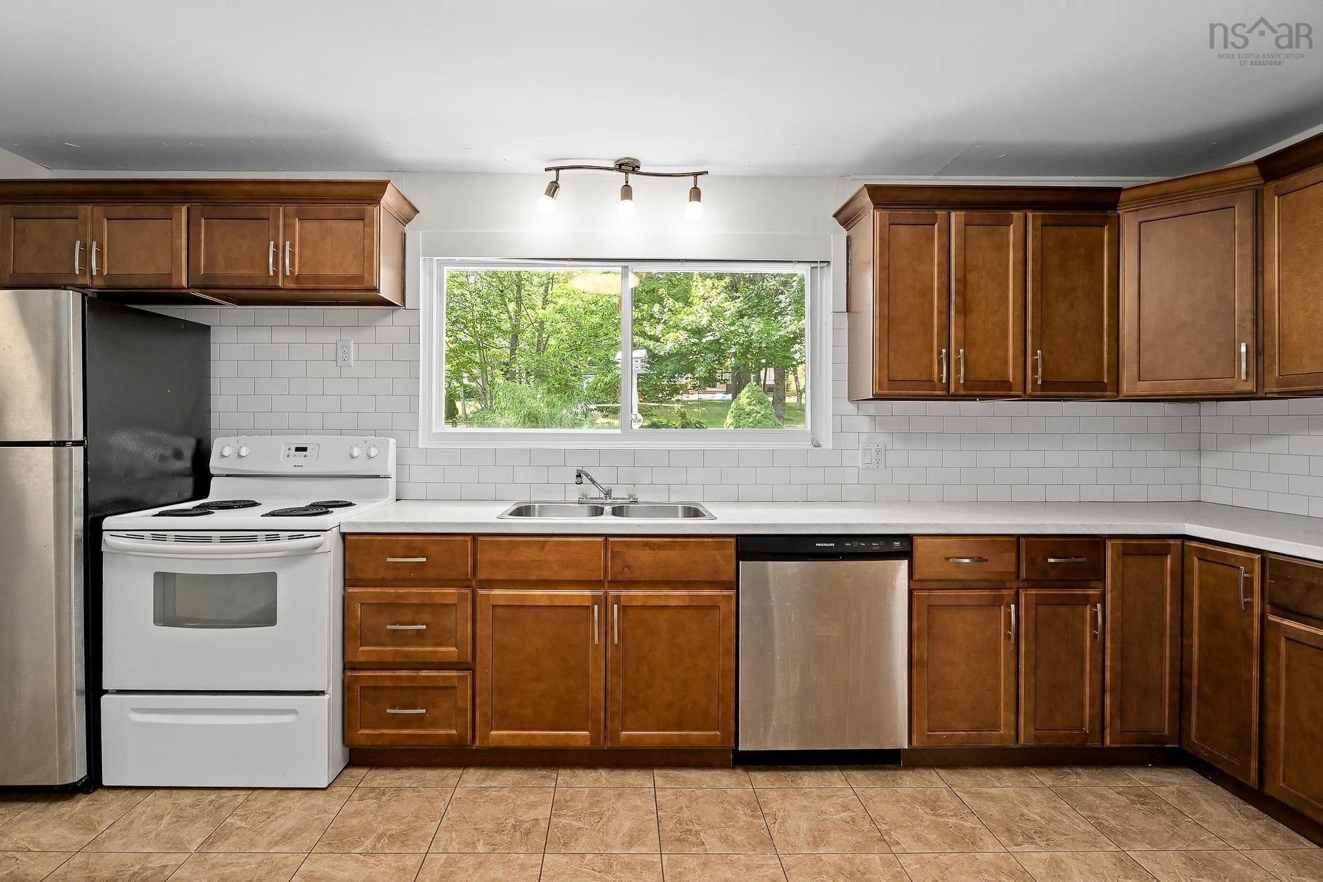241 & 239 Lockview Road, Fall River, NS - Indoor Photo Showing Kitchen With Double Sink