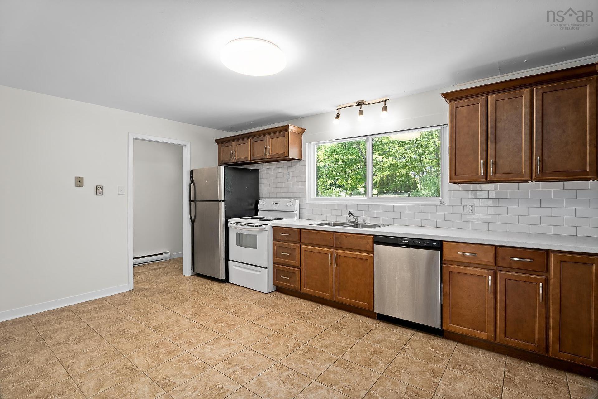 241 & 239 Lockview Road, Fall River, NS - Indoor Photo Showing Kitchen With Double Sink