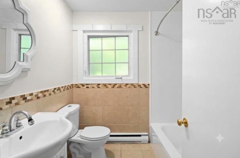 241 & 239 Lockview Road, Fall River, NS - Indoor Photo Showing Bathroom