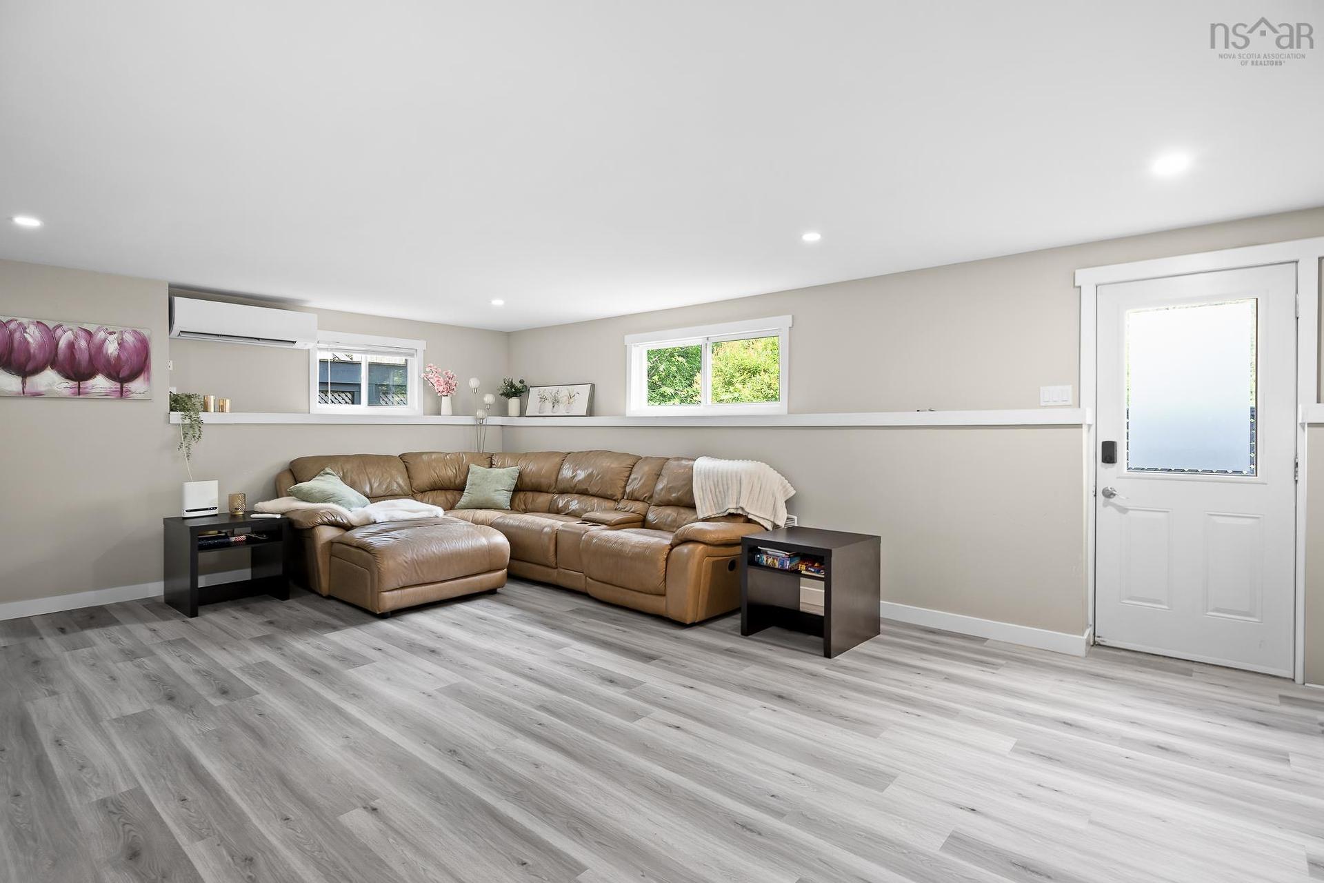 241 & 239 Lockview Road, Fall River, NS - Indoor Photo Showing Living Room