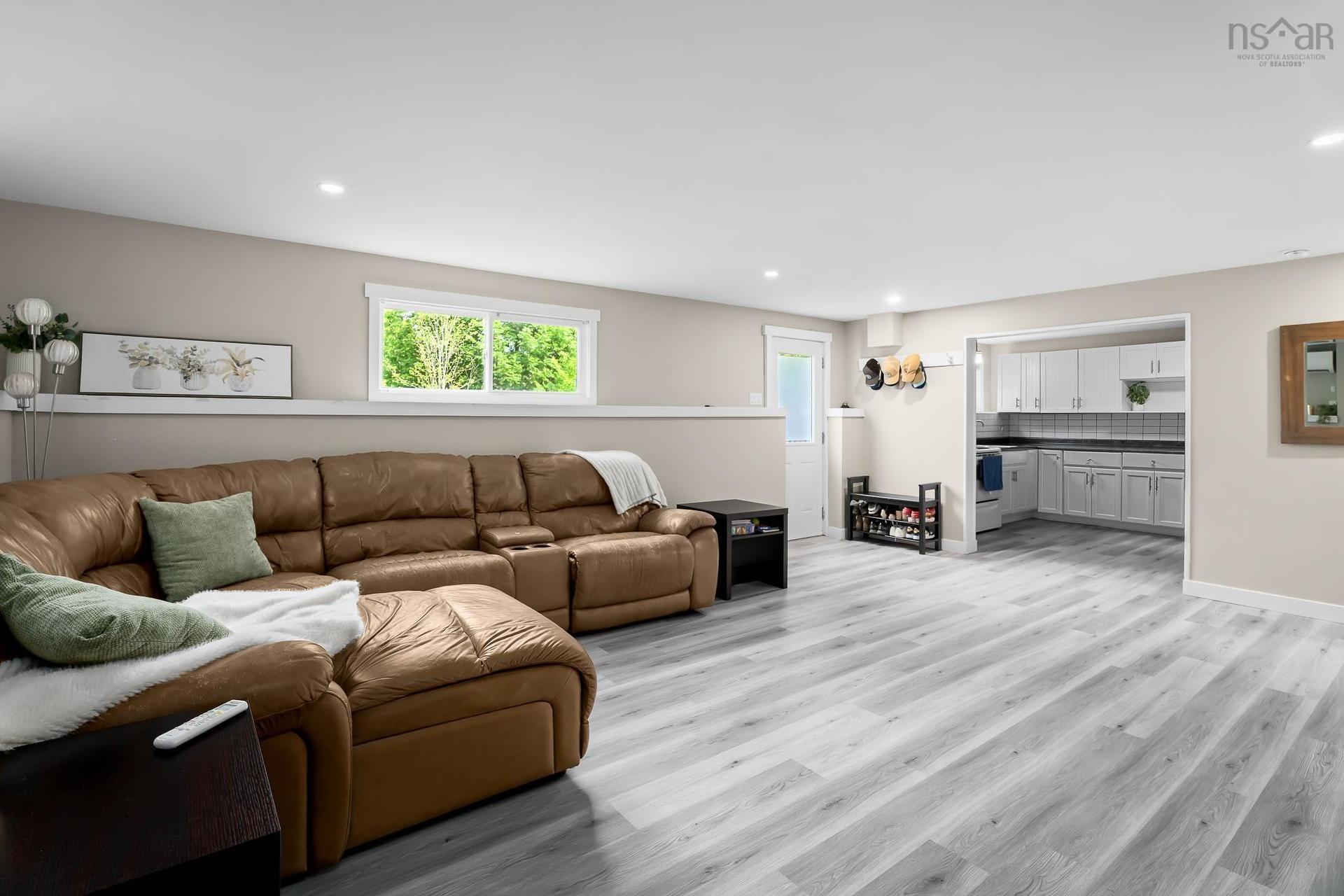 241 & 239 Lockview Road, Fall River, NS - Indoor Photo Showing Living Room