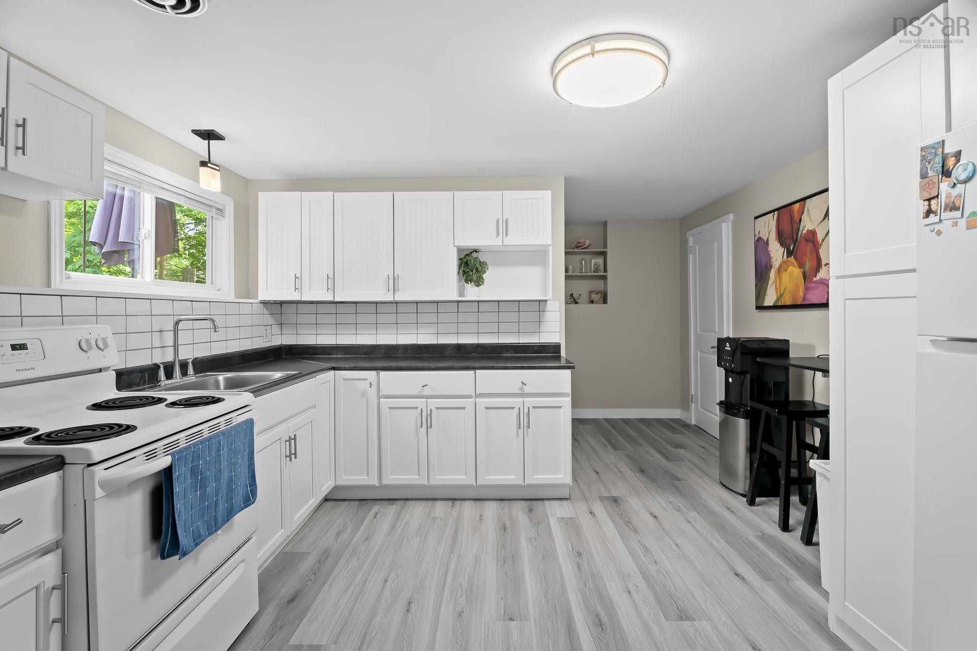 241 & 239 Lockview Road, Fall River, NS - Indoor Photo Showing Kitchen