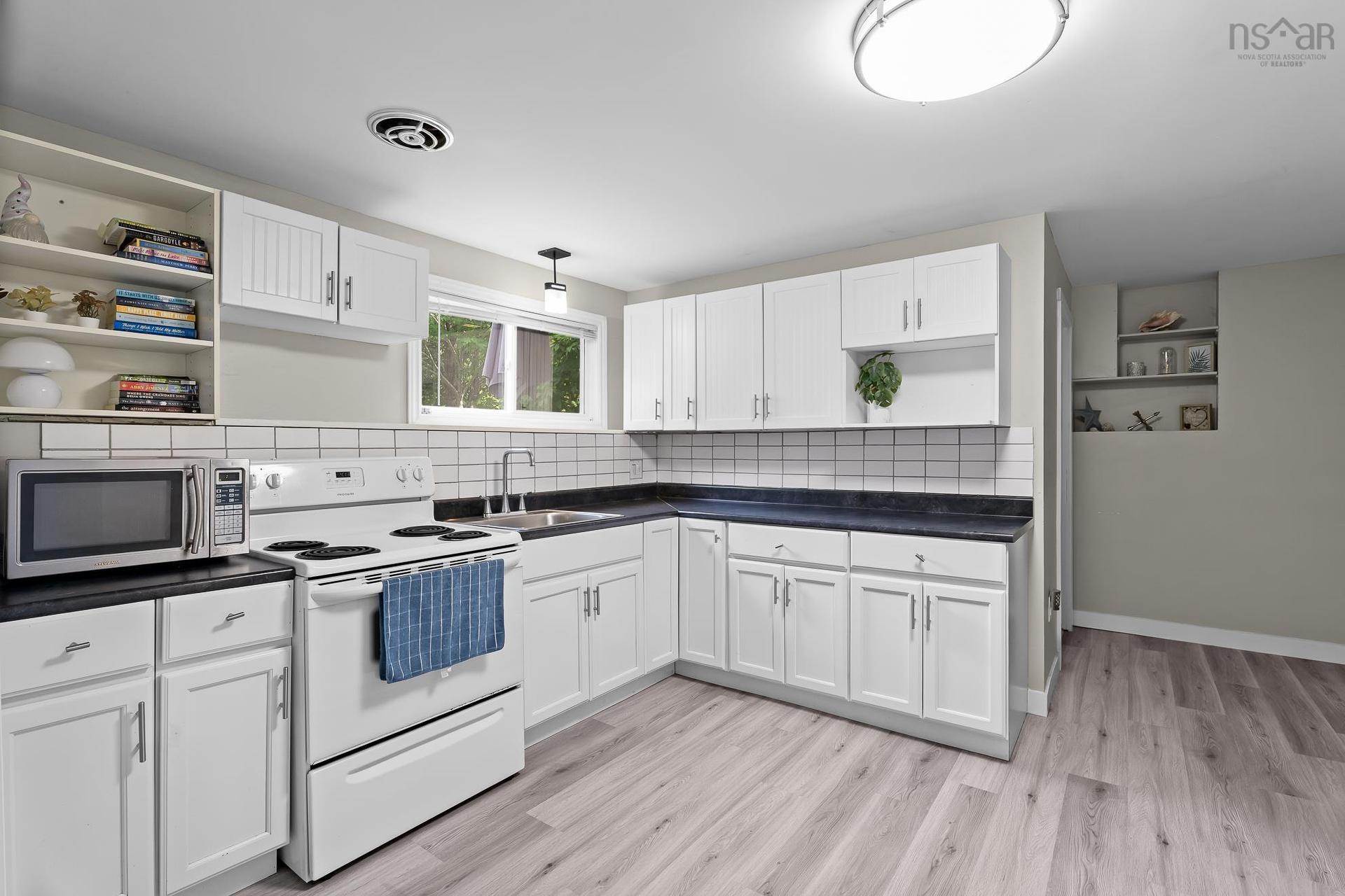 241 & 239 Lockview Road, Fall River, NS - Indoor Photo Showing Kitchen