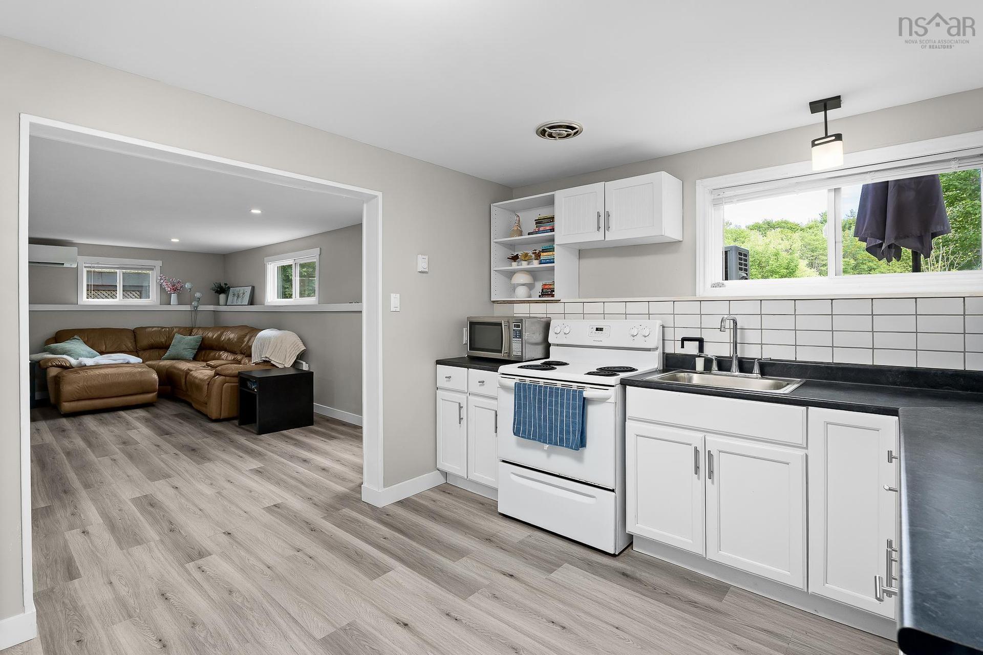 241 & 239 Lockview Road, Fall River, NS - Indoor Photo Showing Kitchen